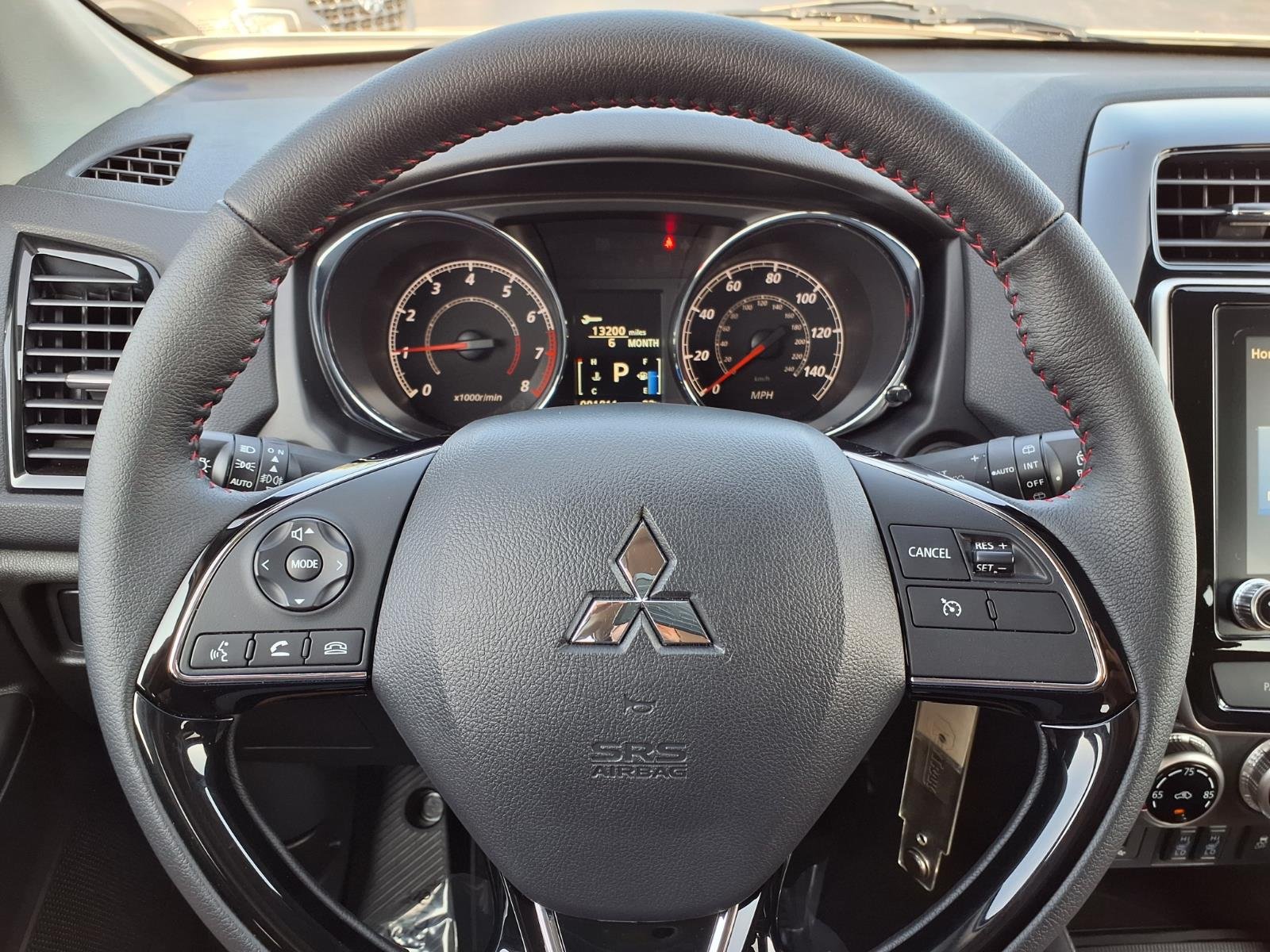 Used 2025 White Mitsubishi 2.0 LE AWC image 11