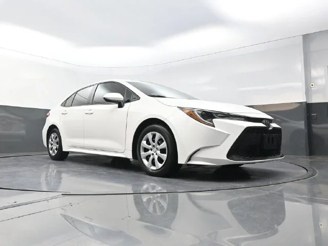 Used 2021 White Toyota LE image 31