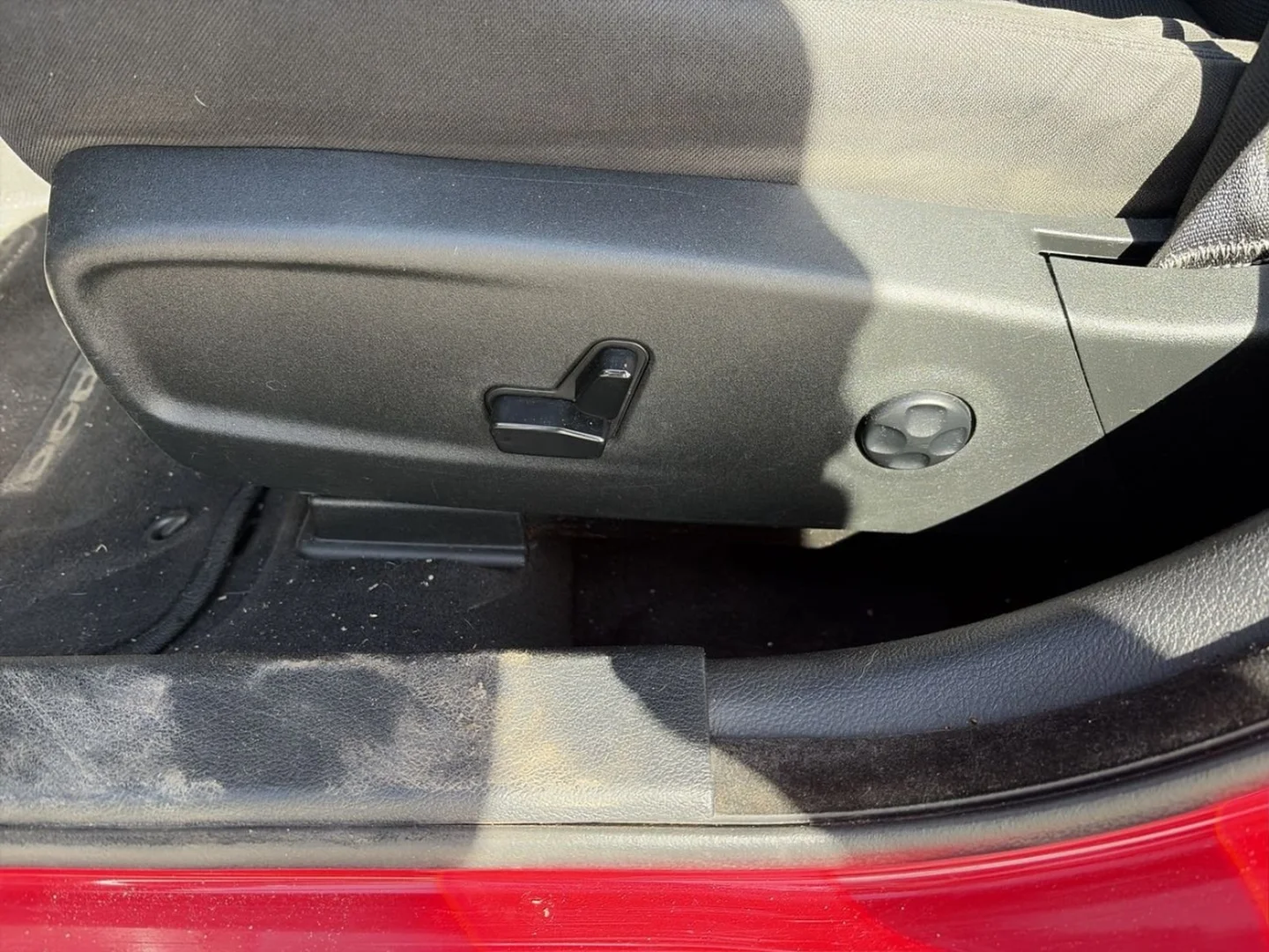 Used 2013 Red Dodge SXT image 18