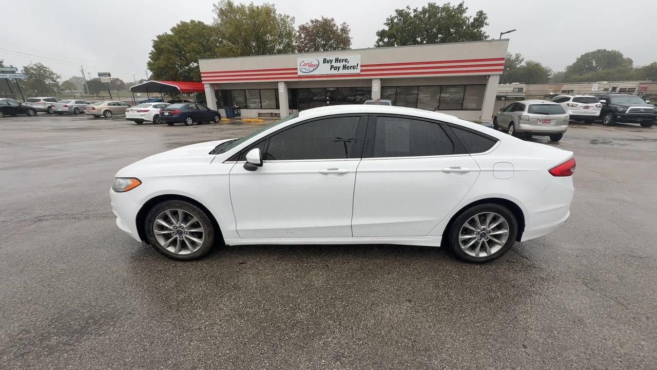 2017 Ford Fusion SE photo 4