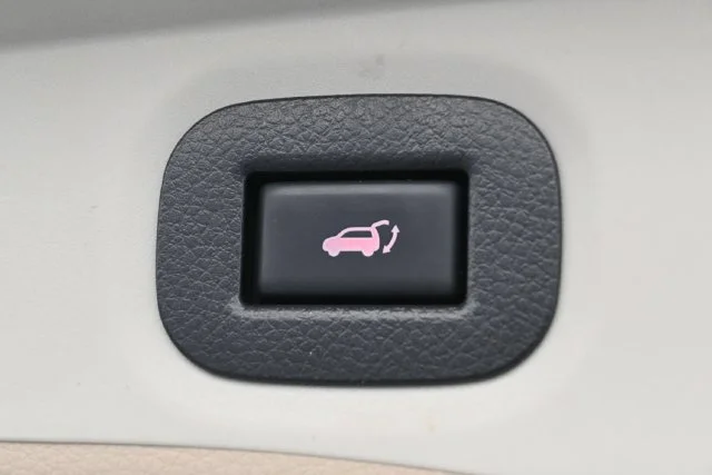 Used 2018 Pearl White Nissan SV image 24