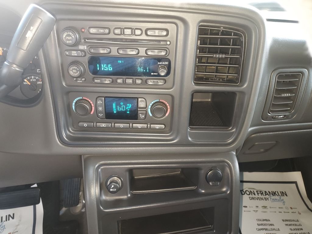 Used 2004 Black Chevrolet Base image 21