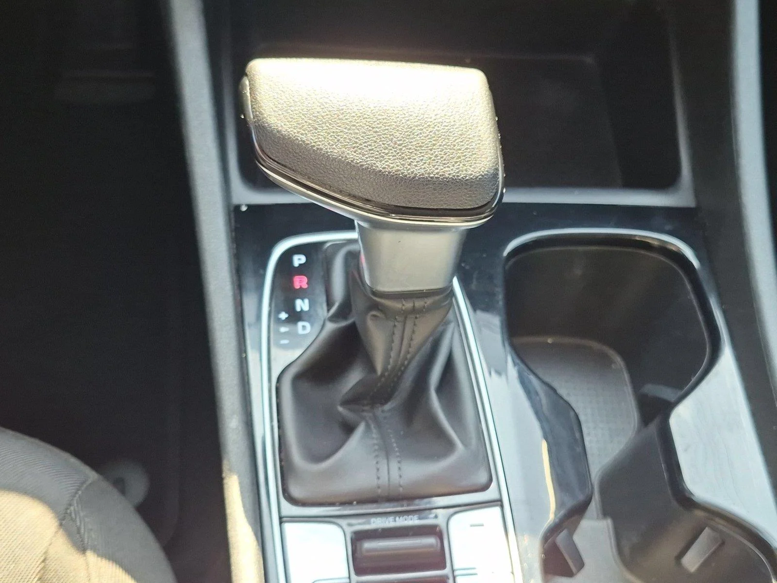 Used 2022 Amazon Gray Hyundai SE image 26