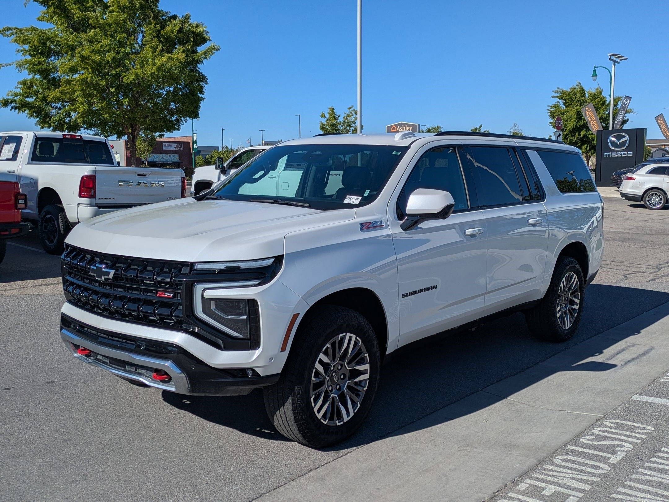 Used 2025 Iridescent Pearl Tricoat Chevrolet Z71 image 9