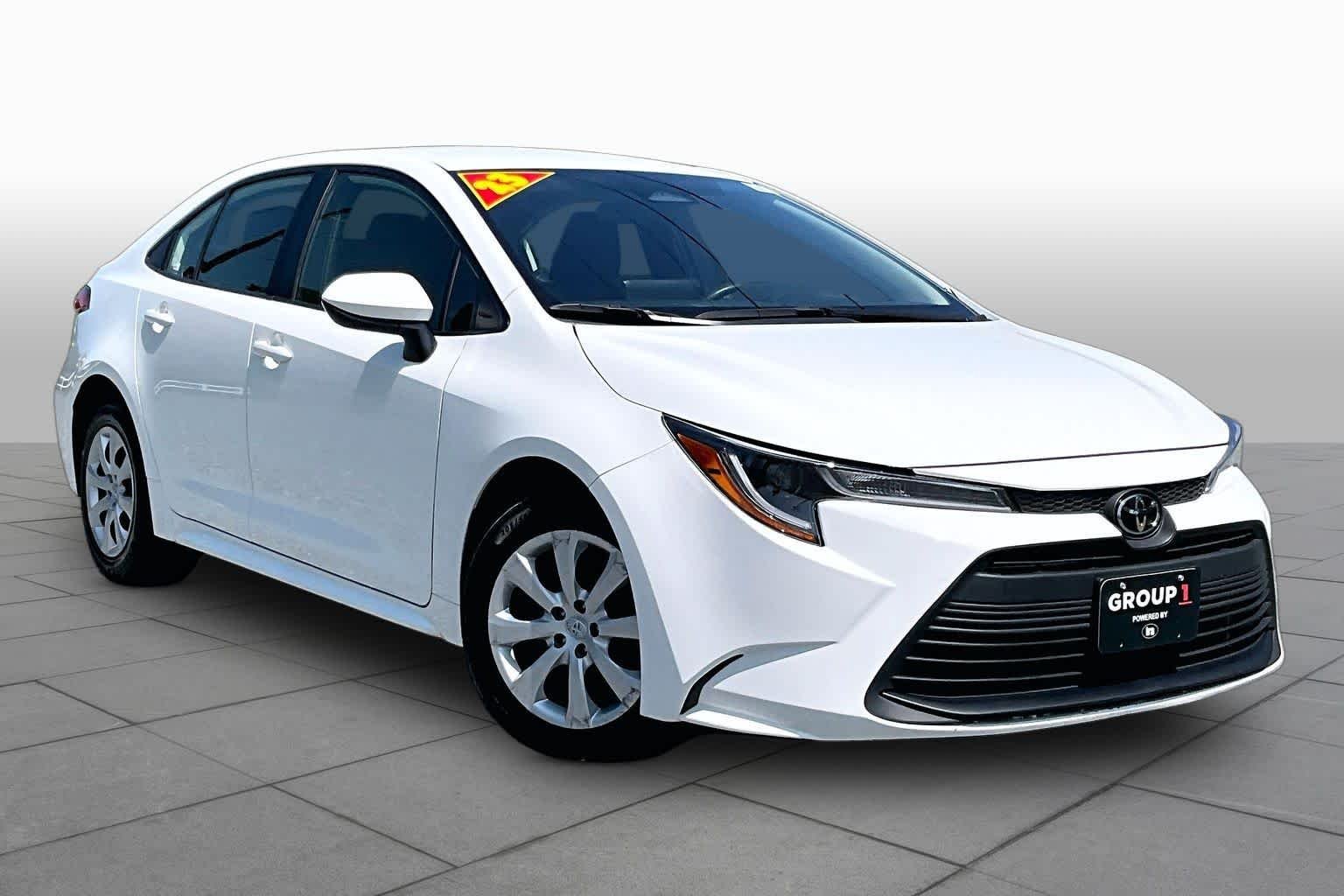 Used 2023 Ice Cap Toyota LE image 3