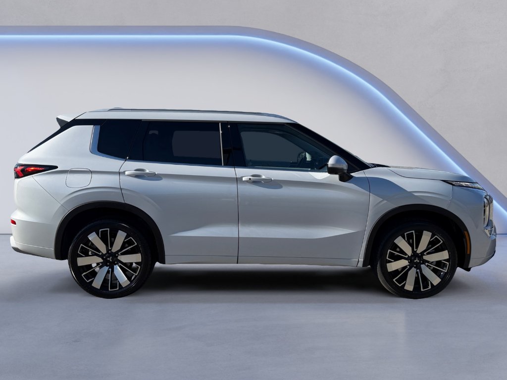 New 2026 White Diamond Mitsubishi SEL image 2