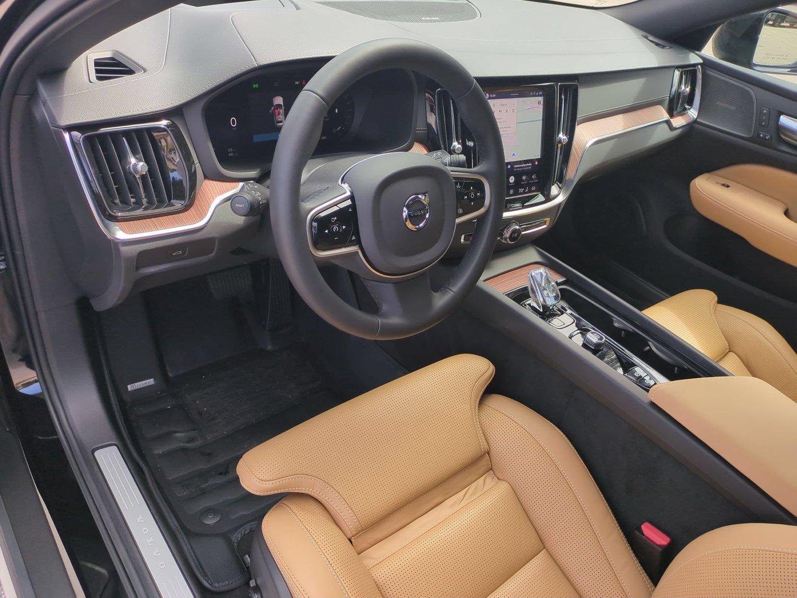 Used 2026 Onyx Black Metallic Volvo Ultra image 18