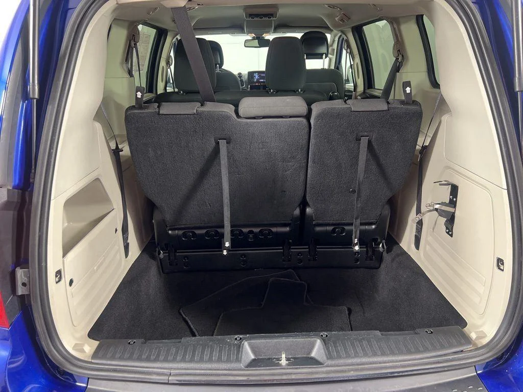 Used 2019 Indigo Blue Dodge SE image 20