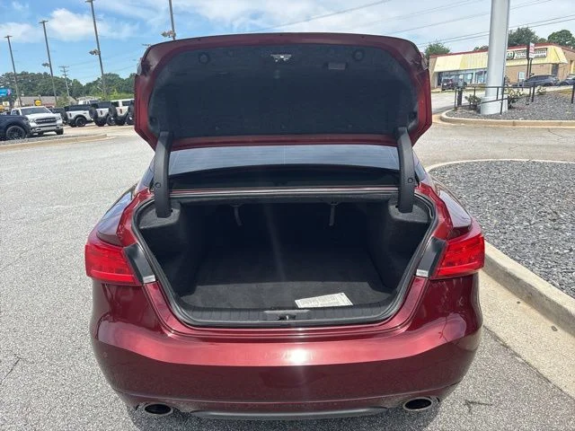 Used 2016 Red Nissan Platinum image 26