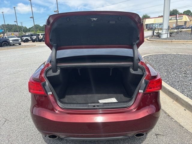 Used 2016 Red Nissan Platinum image 26