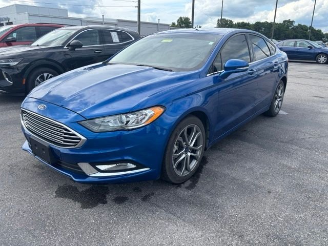 Used 2017 Blue Ford SE image 2