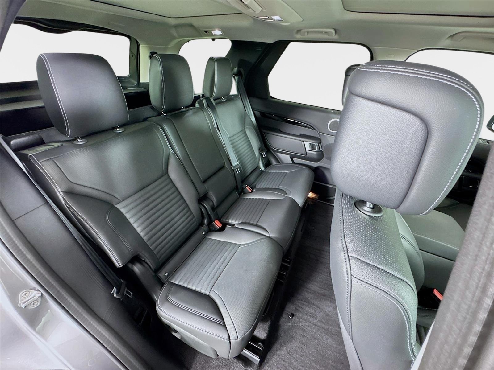 Used 2024 Gray Land Rover S image 29