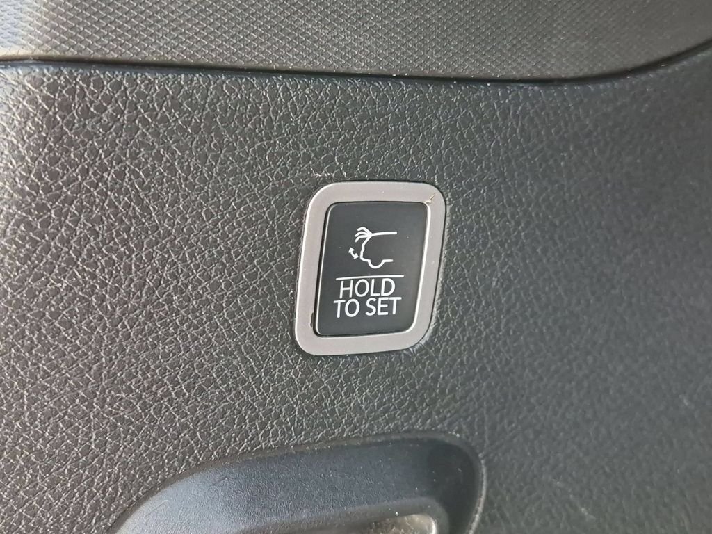 Used 2022 Black Jeep Series III image 9