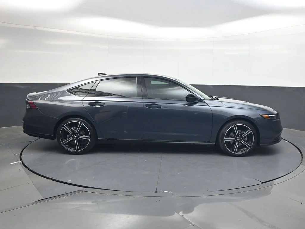 New 2026 Meteorite Gray Metallic Honda SE image 3