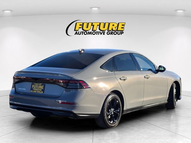 Used 2025 Gray Honda SE image 4