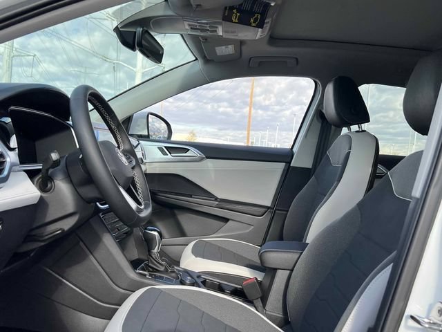 New 2026 Pure White Volkswagen SE image 4