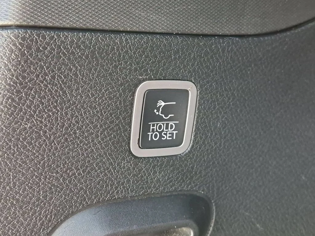 Used 2022 Black Jeep Series III image 9