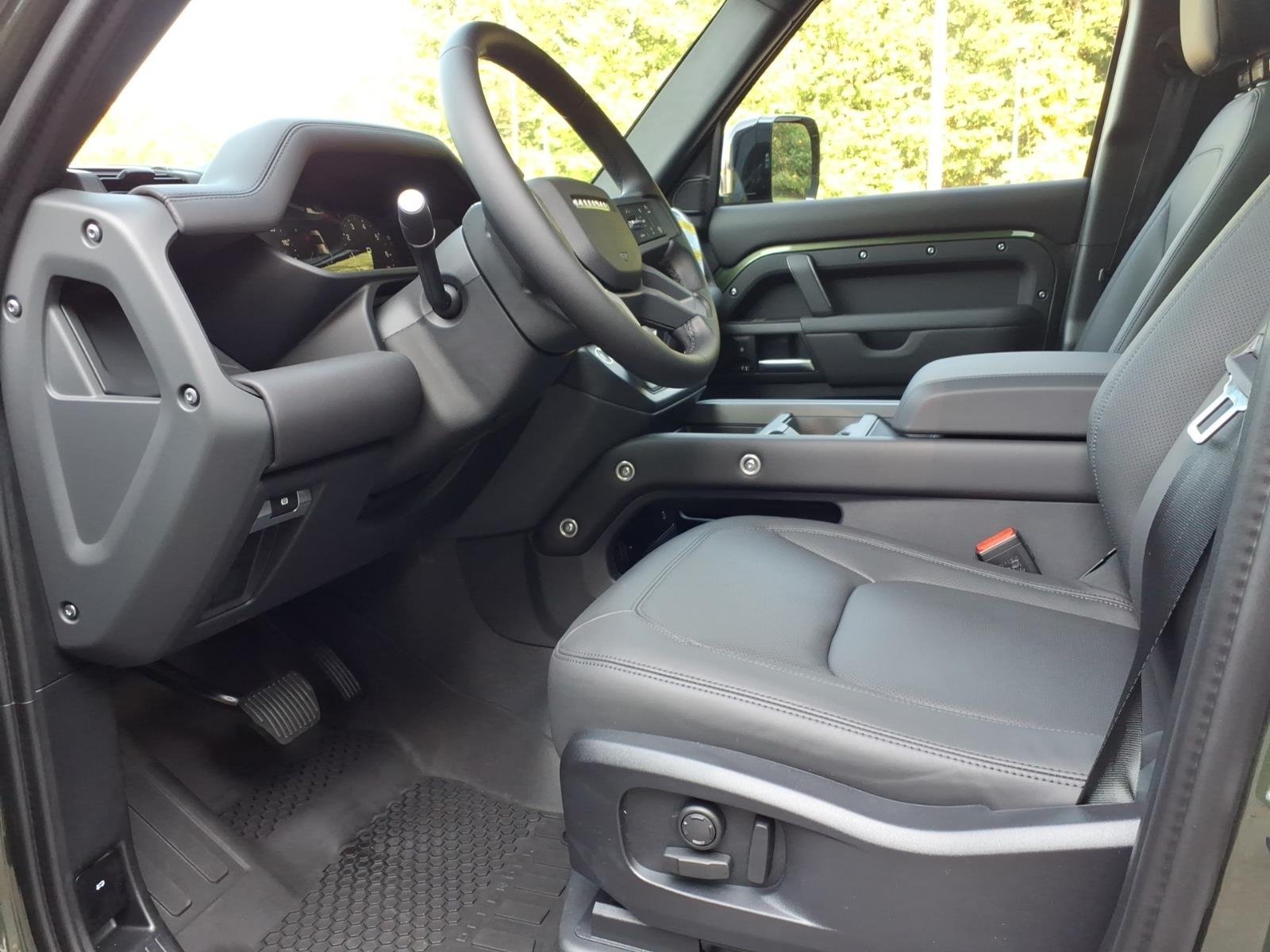 New 2026 Woolstone Green LAND ROVER X-Dynamic SE image 17
