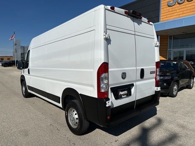 Used 2025 White Ram High Roof image 9