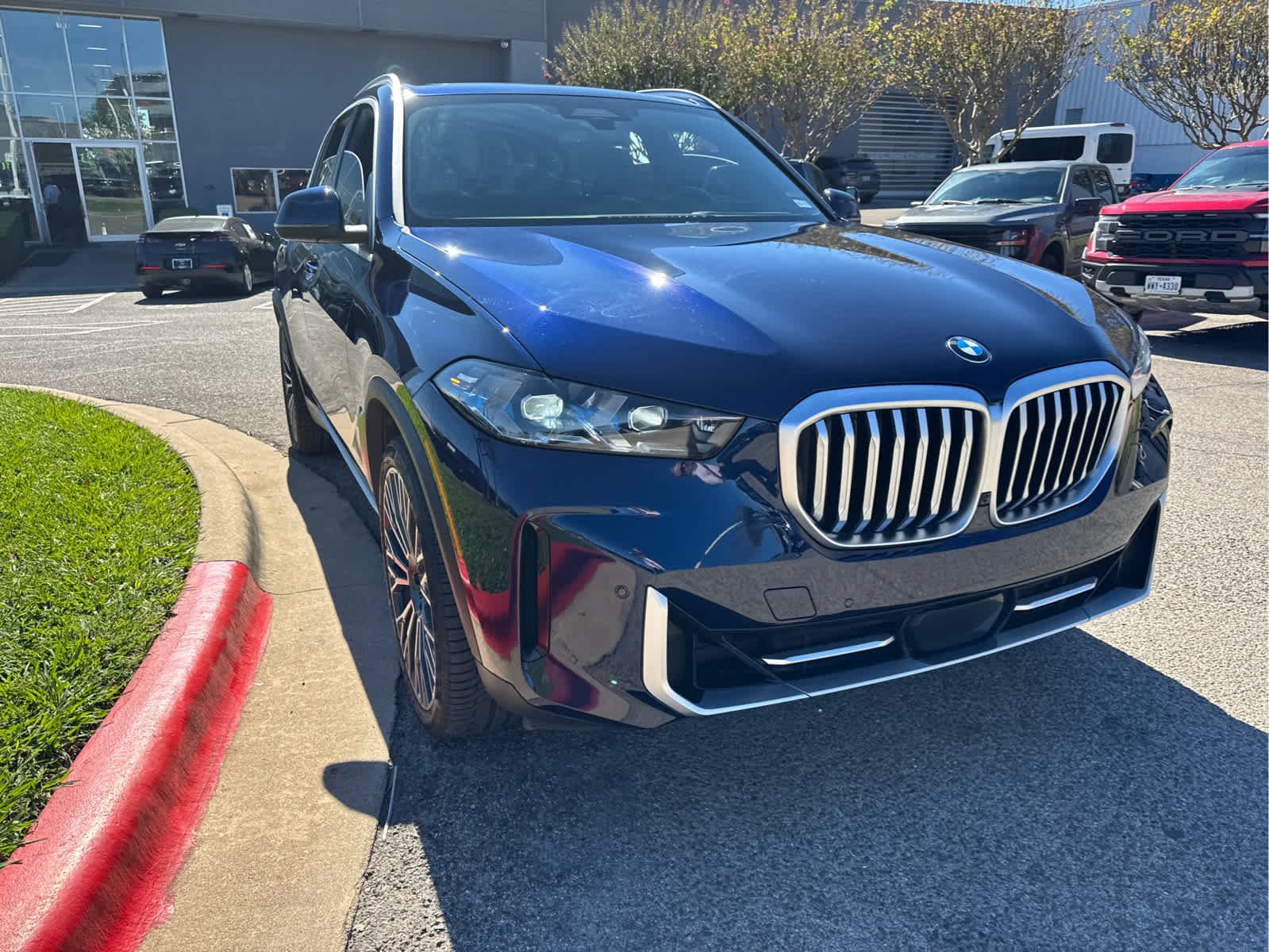 Used 2024 Tanzanite Blue II Metallic BMW xDrive40i image 2