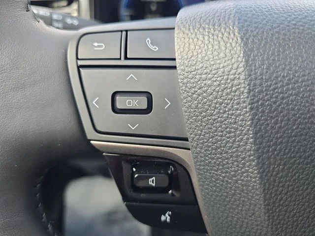 2025 Toyota Camry XSE - Photo 16