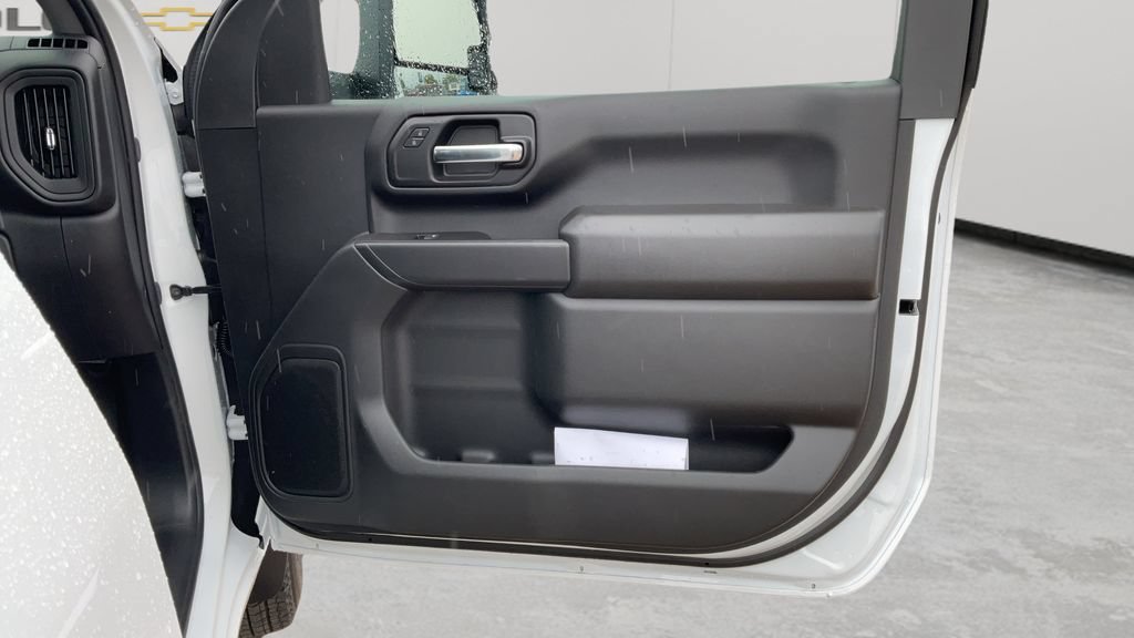 New 2026 Summit White Chevrolet Work Truck image 39