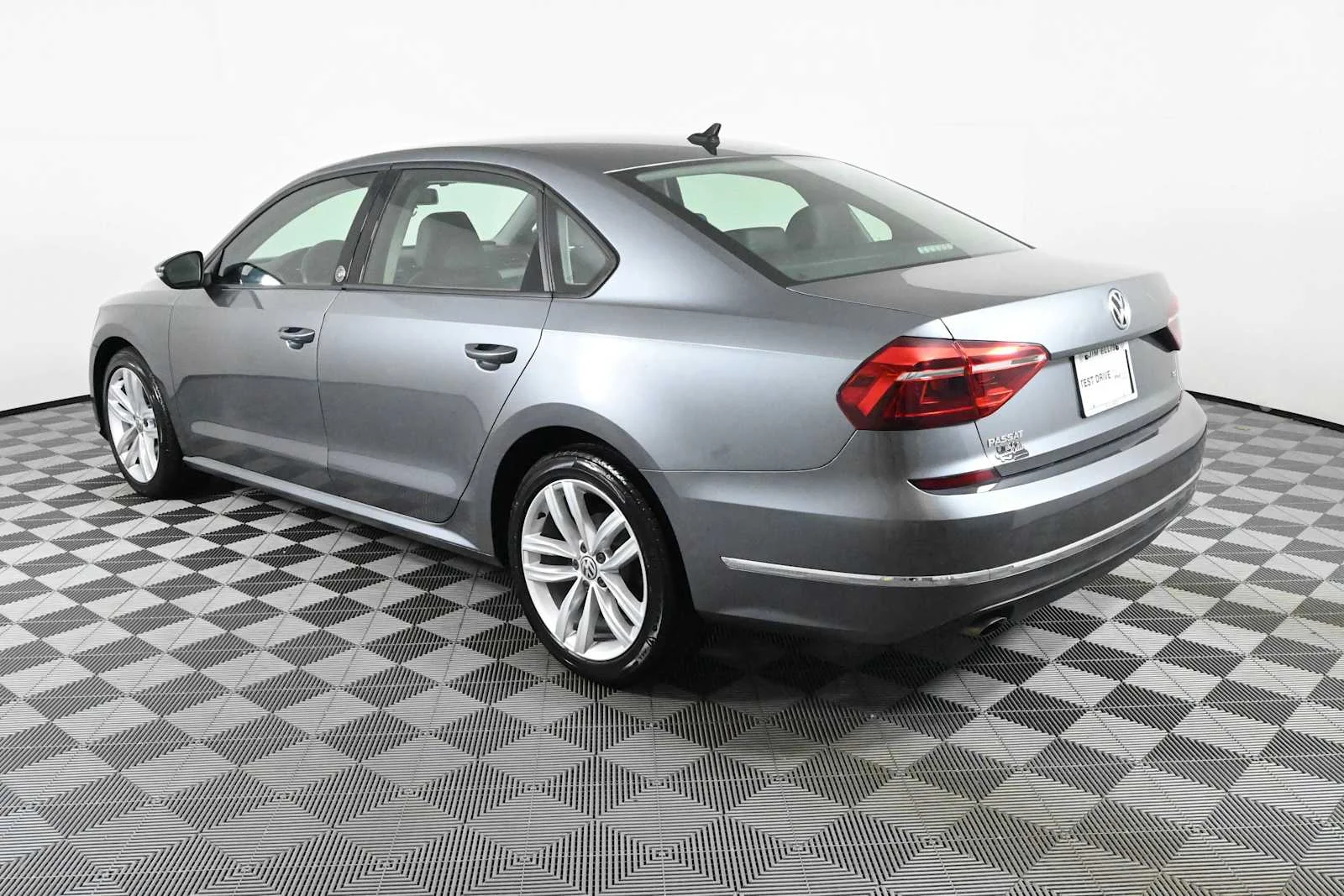 Used 2019 Platinum Gray Metallic Volkswagen 2.0T Wolfsburg Edition image 6