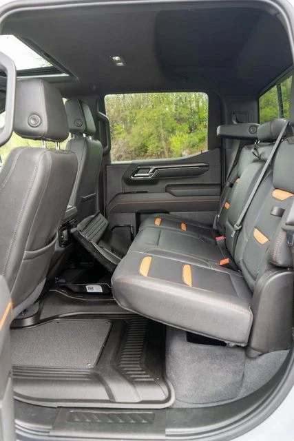 Used 2025  GMC AT4 image 13