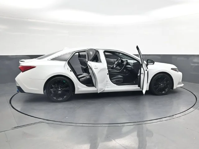 Used 2019 Pearl Toyota Touring image 41