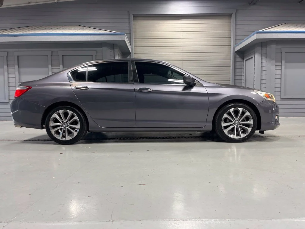 Used 2015 Modern Steel Metallic Honda Sport image 8