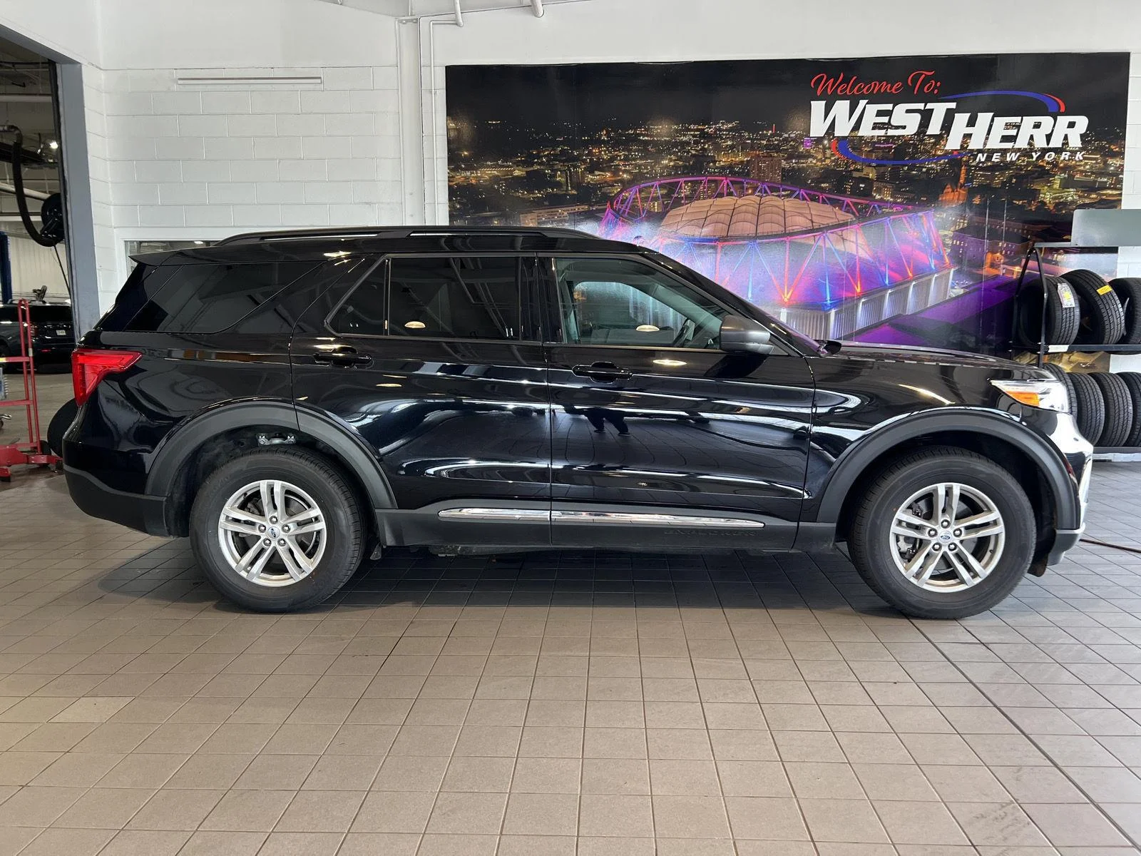 Used 2024 Agate Black Ford XLT image 8