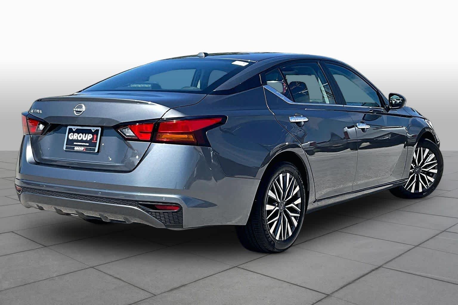 2025 Nissan Altima SV - Photo 13