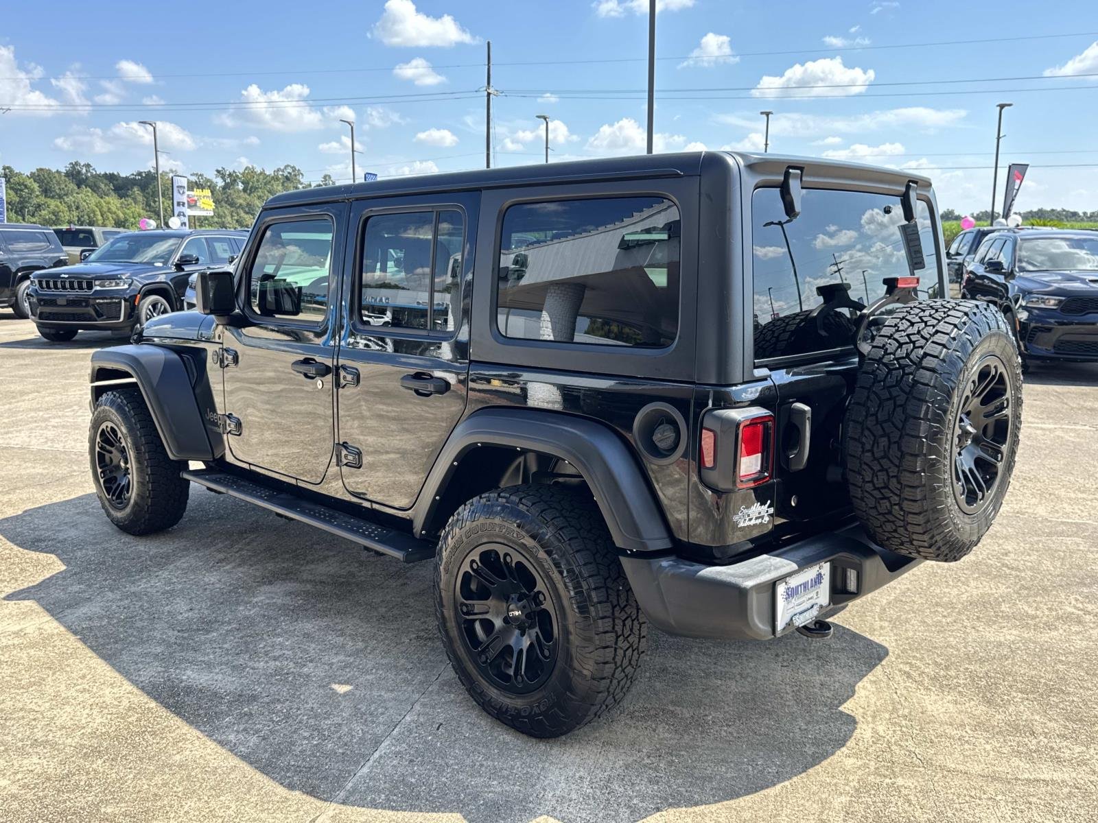 Used 2022 Black Jeep Unlimited Sport image 5