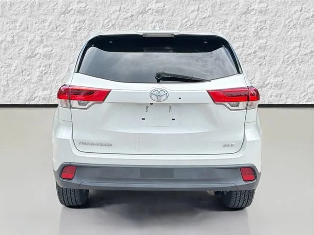 Used 2018 Blizzard Pearl Toyota XLE image 4