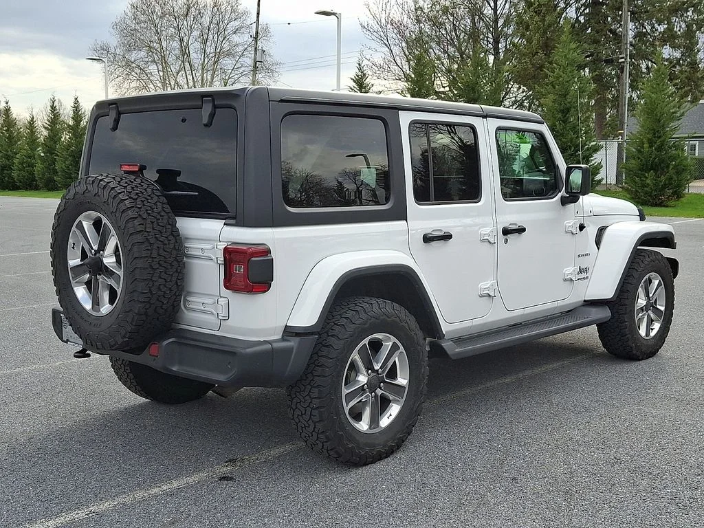Used 2020 White Jeep Unlimited Sahara image 4