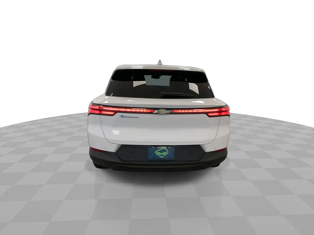 Used 2025 Summit White Chevrolet LT image 8