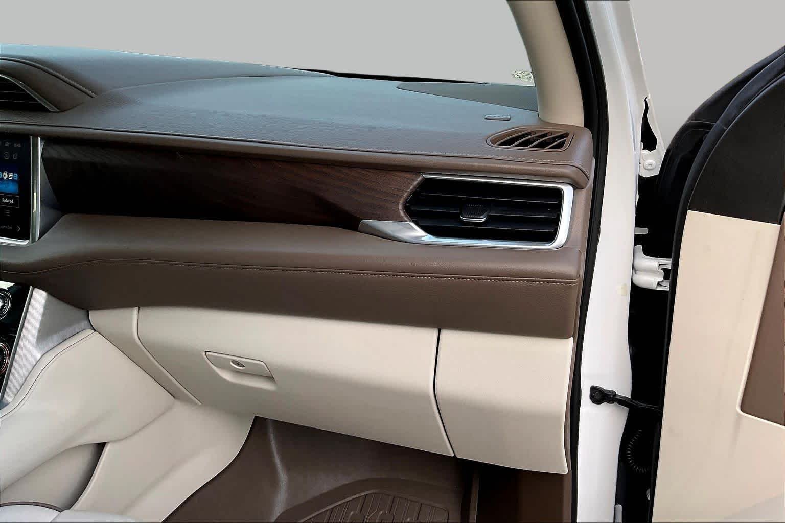 Used 2022 White Frost Tricoat GMC Denali image 19