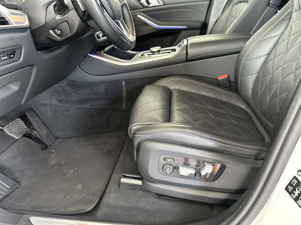 Used 2024 White BMW xDrive40i image 14