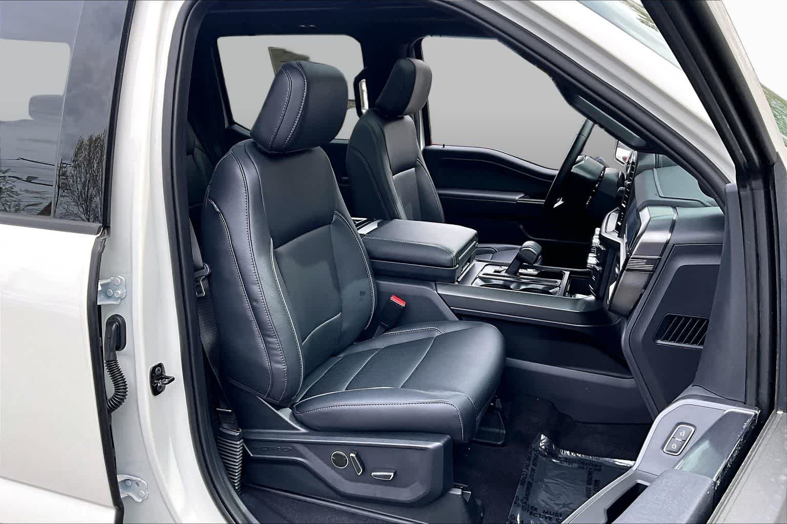 Used 2025 Star White Metallic Tri-Coat Ford LARIAT image 8