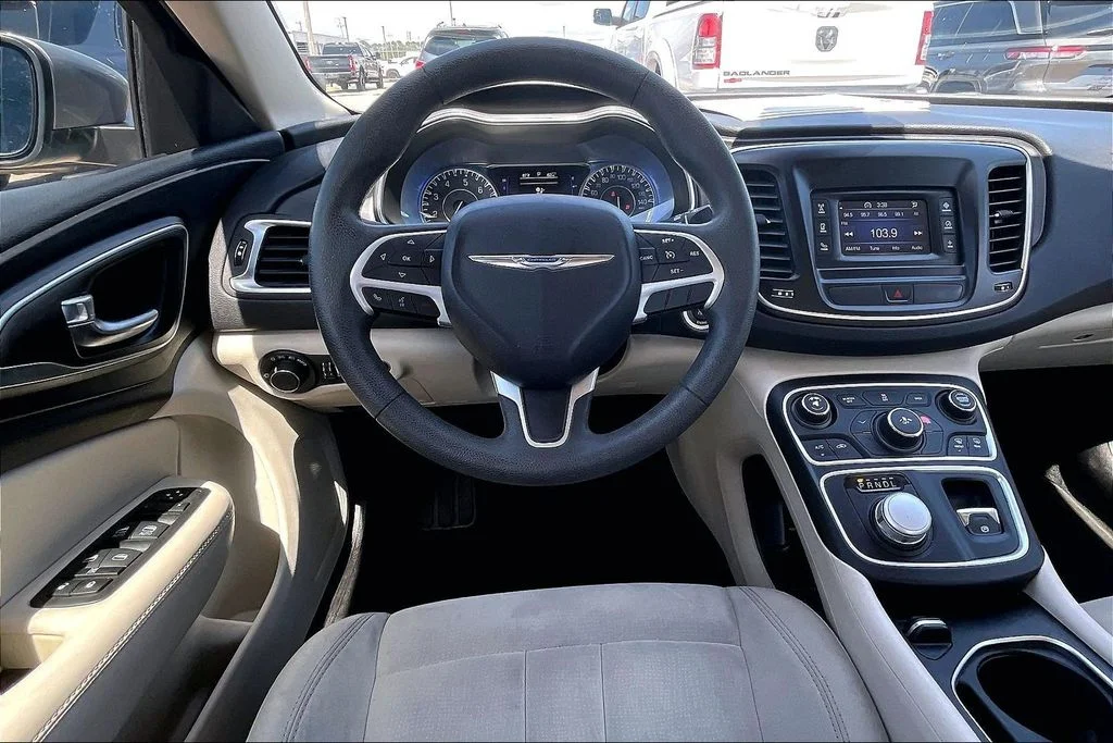 Used 2015 Silver Chrysler Limited image 8