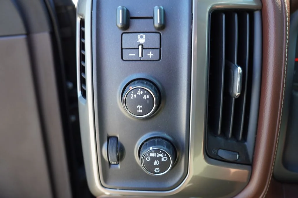 Used 2015 Black Chevrolet High Country image 27