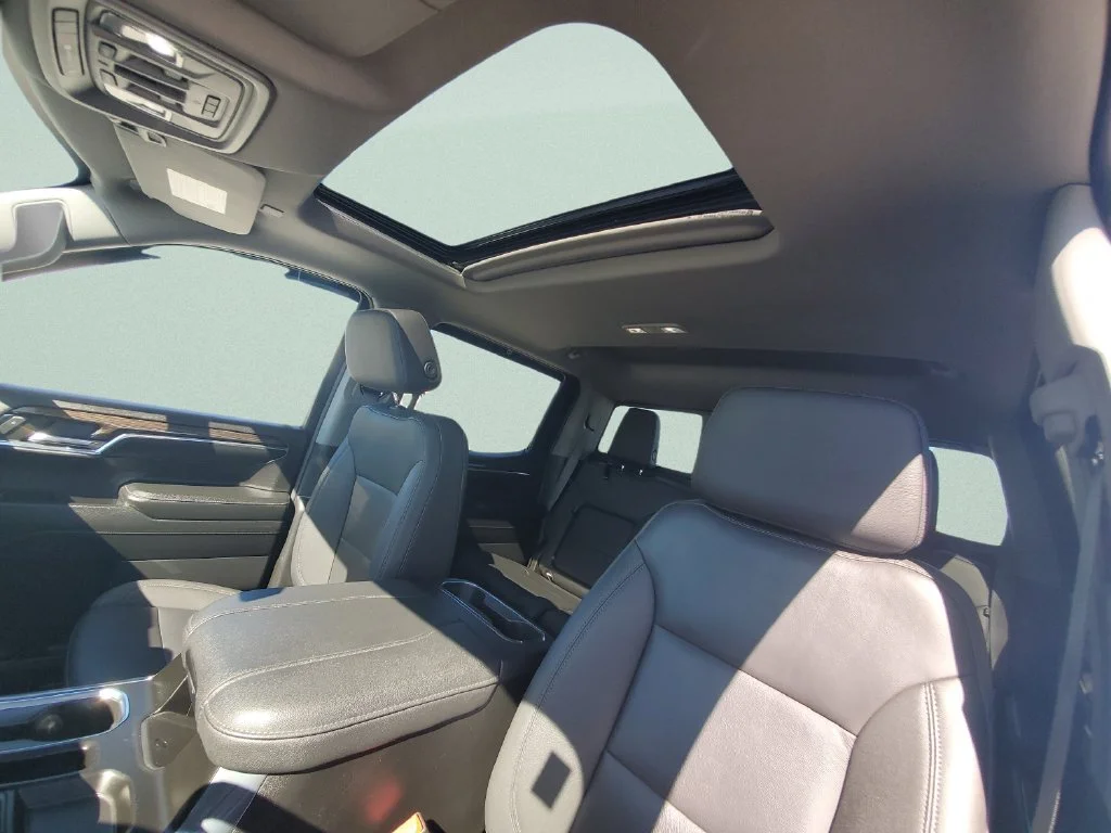 Used 2024 Summit White Chevrolet RST image 28