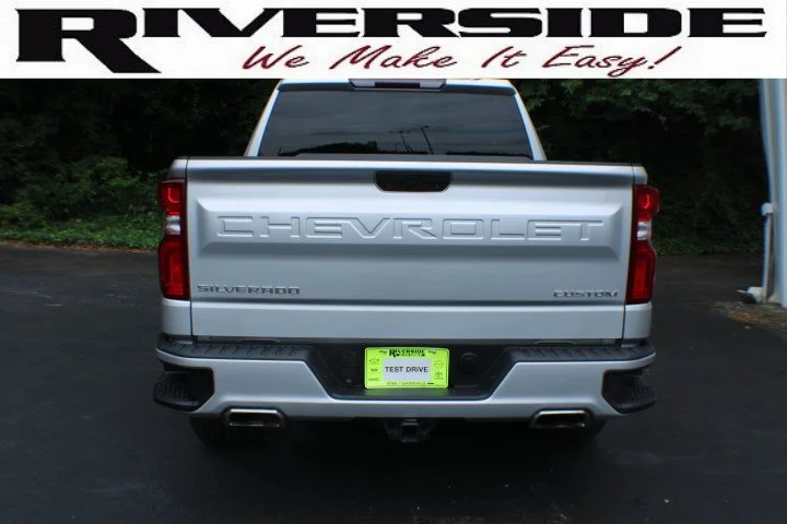 Used 2020 SILVER ICE METALLIC Chevrolet Custom image 15
