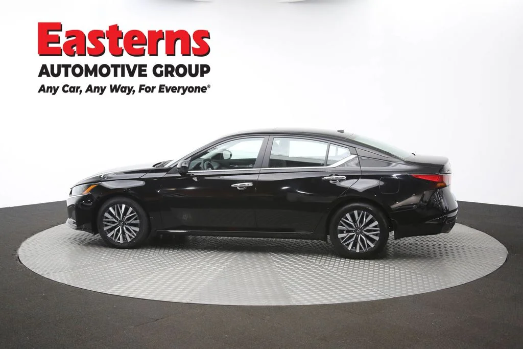 Used 2023 Black Nissan 2.5 SV image 62