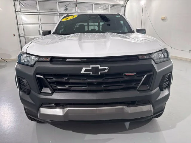 Used 2024 White Chevrolet Trail Boss image 2