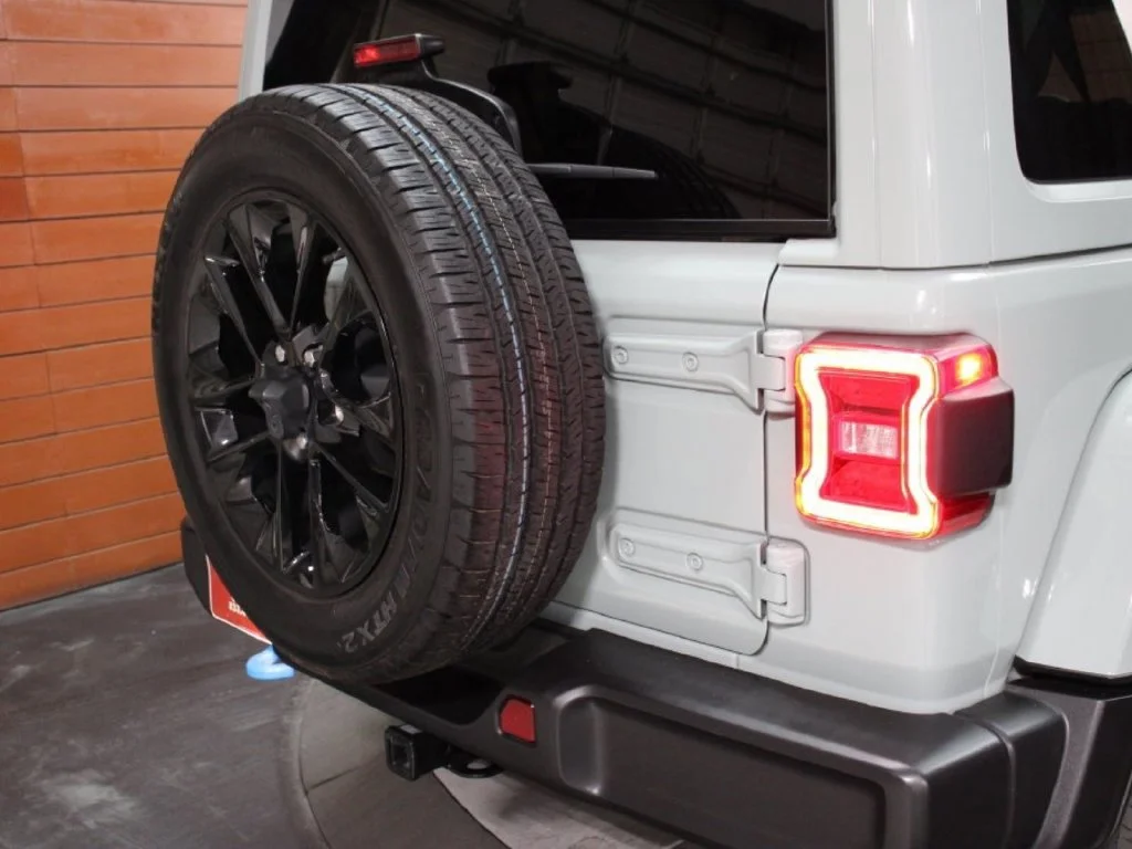 Used 2024 Earl Clearcoat Jeep Sahara 4xe image 3