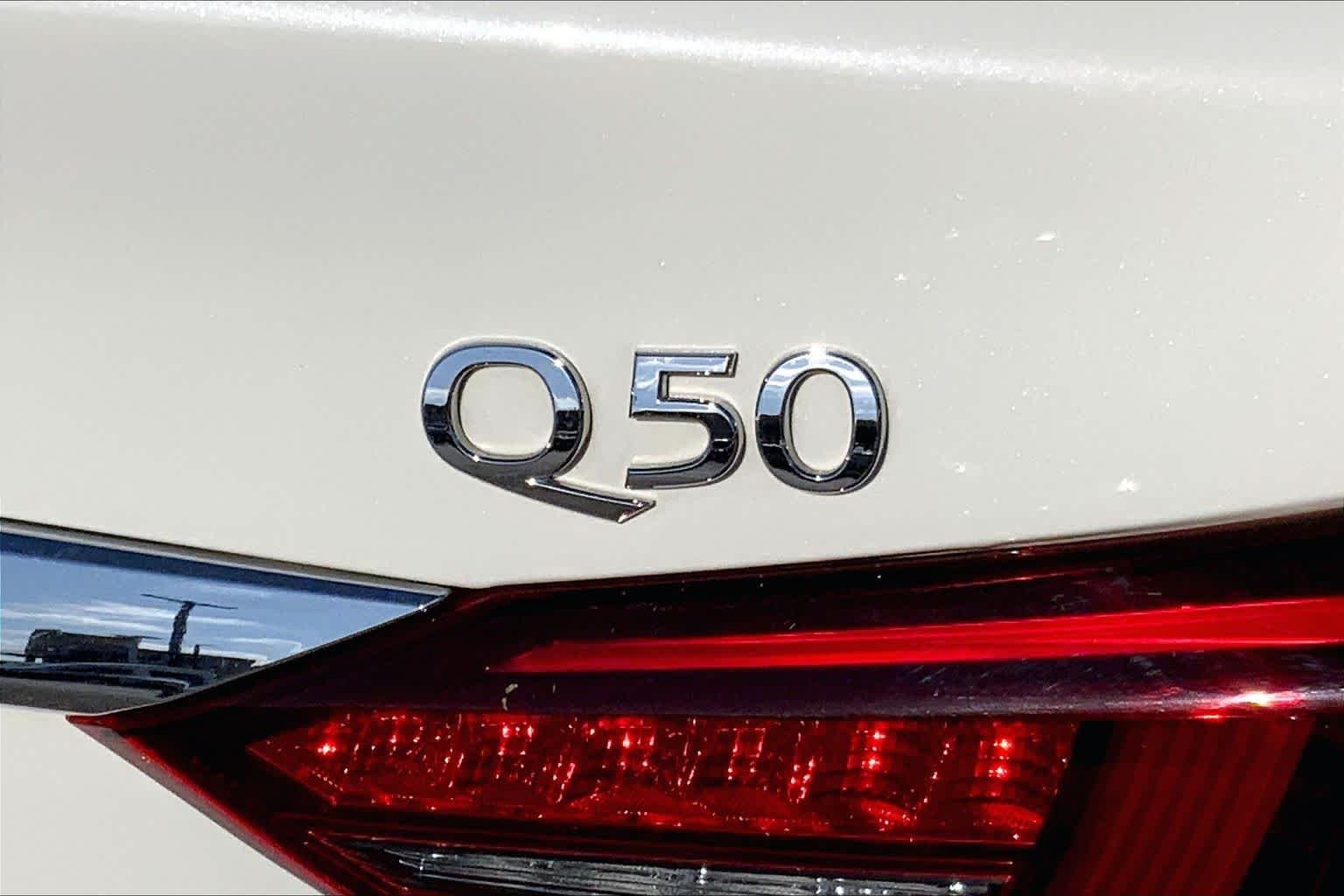 Used 2023 Majestic White INFINITI LUXE image 10