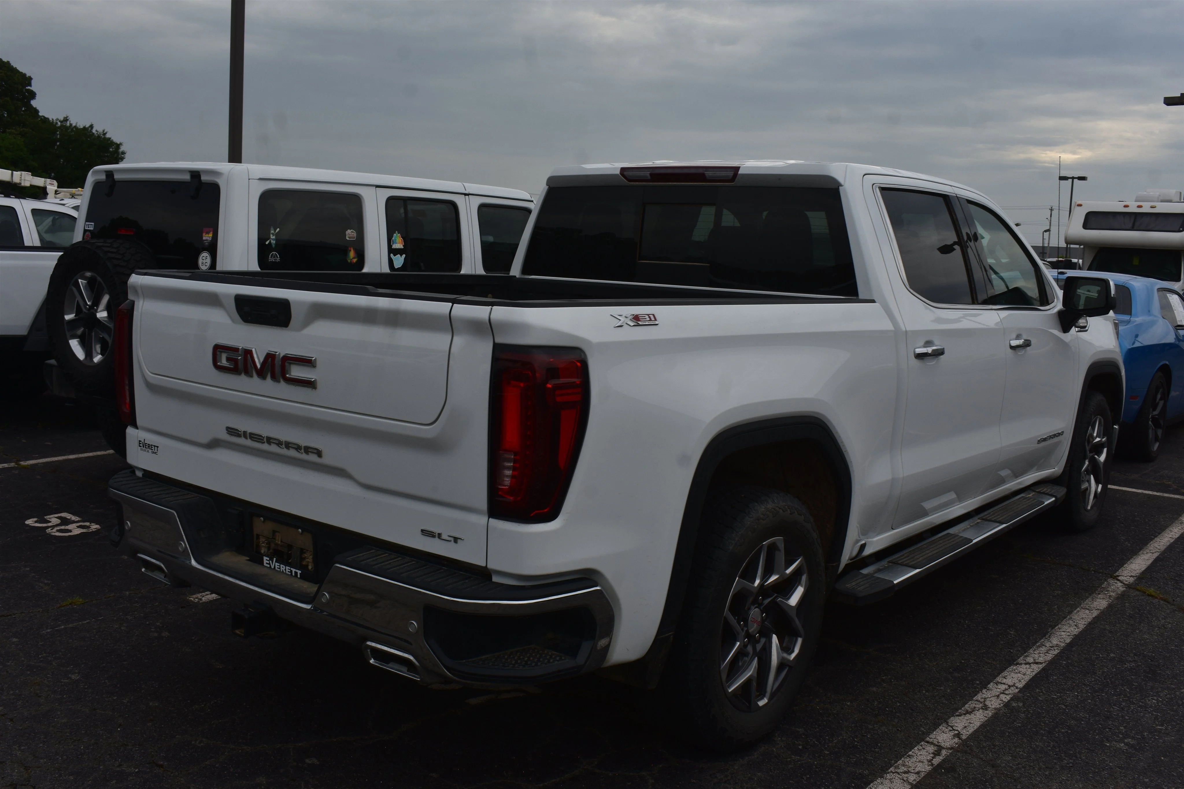 Used 2025 Summit White GMC SLT image 3