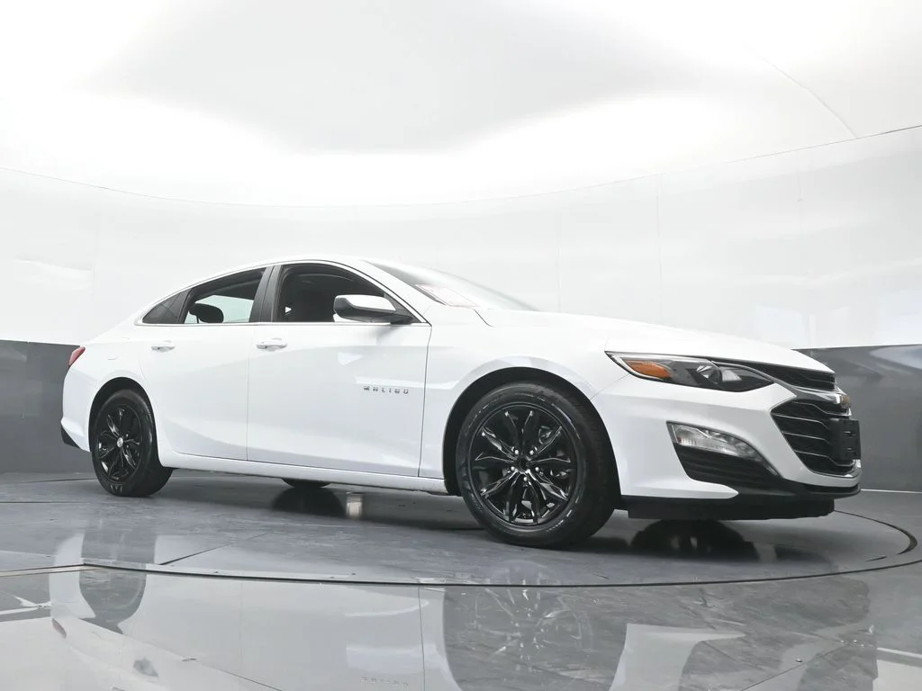 Used 2024 Summit White Chevrolet LT image 58