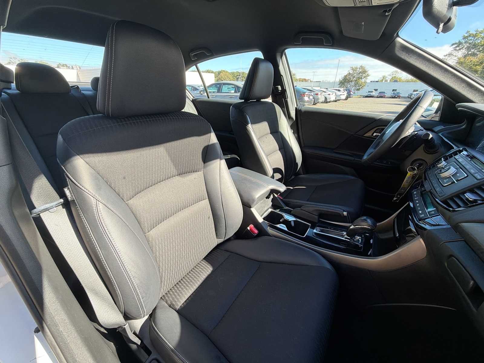 Used 2016 White Orchid Pearl Honda Sport image 17